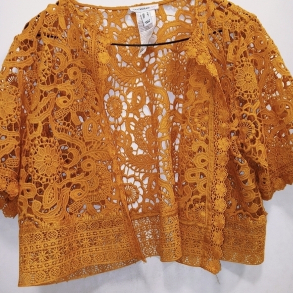 Top size M mustard color beautiful top m - Picture 3 of 5